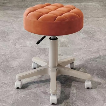 Pulley rotates to lift round stool