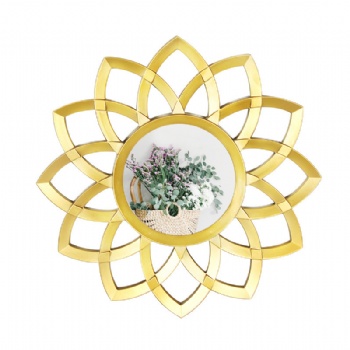 Flower-shaped gold wall-mounted mirror