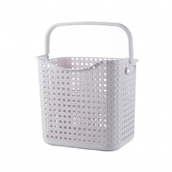 Plastic laundry basket with handle