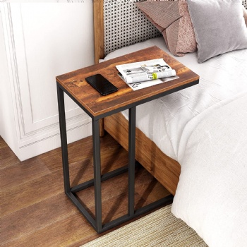 Simple corner table